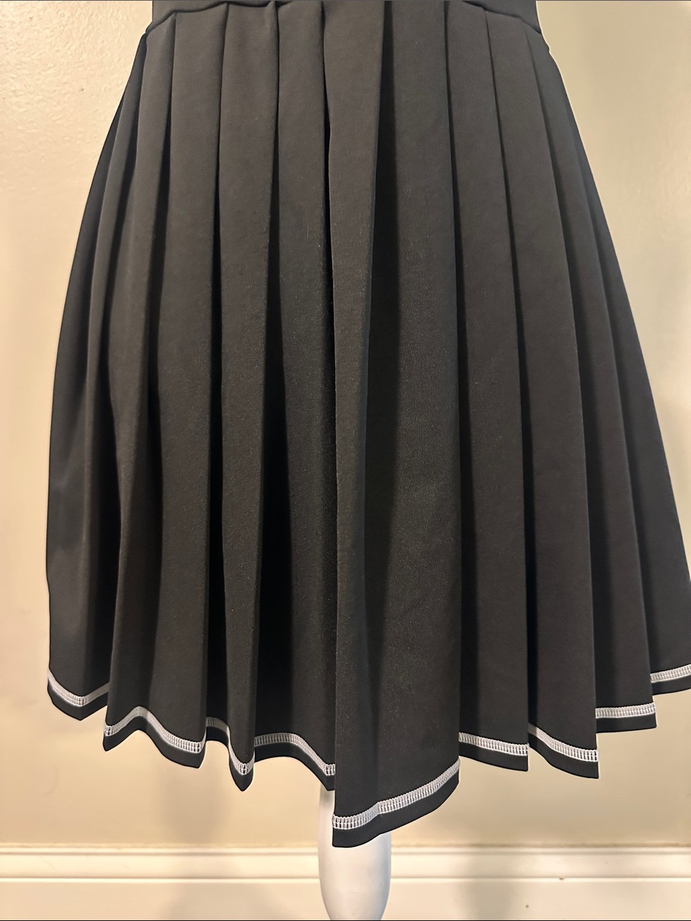 Black Sleeveless Pleated Polo Dress with White Trim - Picture 3 of 4